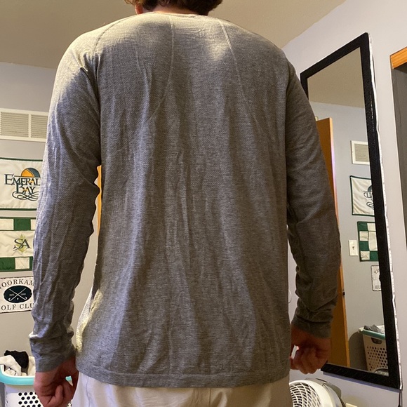 Lululemon mens XXL long sleeve light grey - Picture 2 of 2